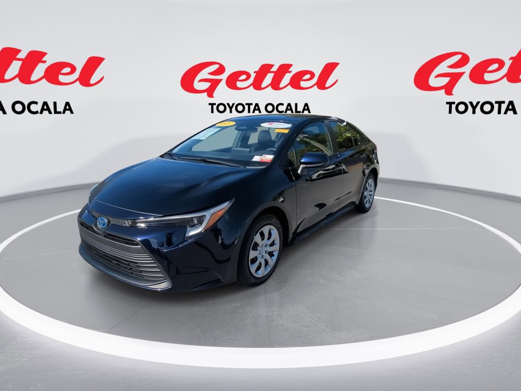 Used 2025 Toyota Corolla LE image 4