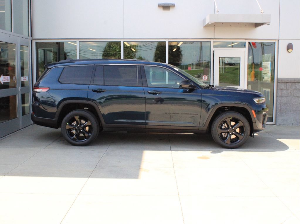 New 2026 Jeep Grand Cherokee L Limited w/ Limited Altitude Package AWD/4WD image 4