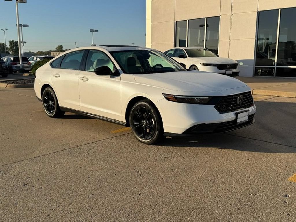 Certified 2025 Honda Accord SE image 2