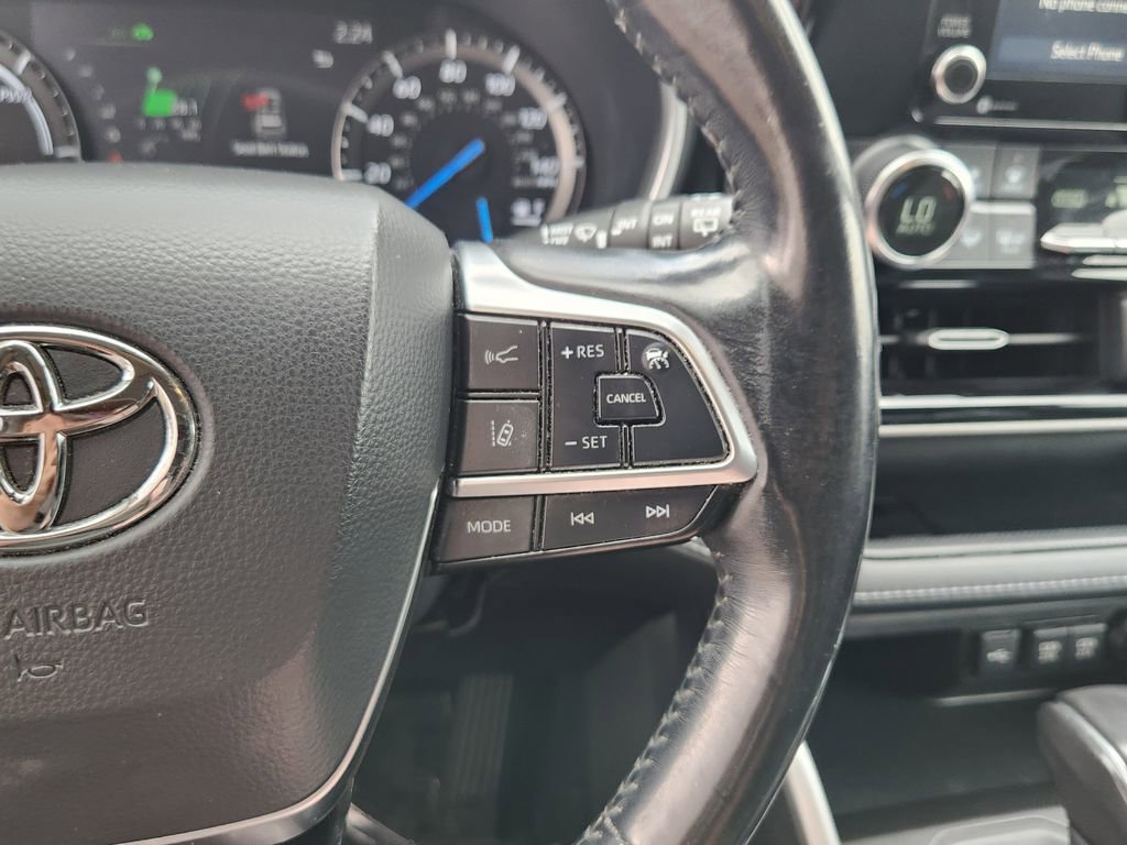 Used 2020 Toyota Highlander XLE AWD/4WD image 18