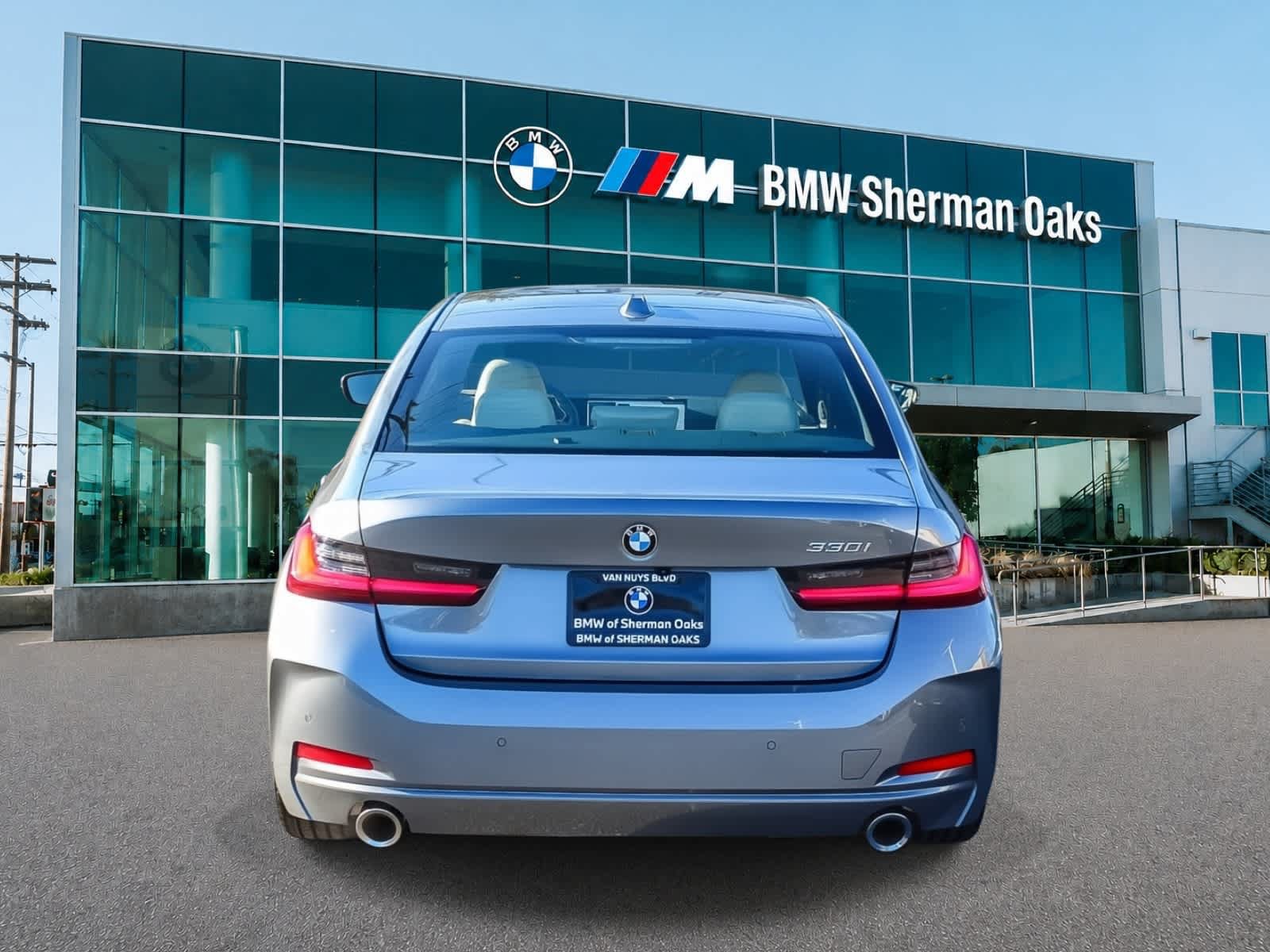 Used 2026 BMW 330i Sedan w/ Premium Package RWD image 5