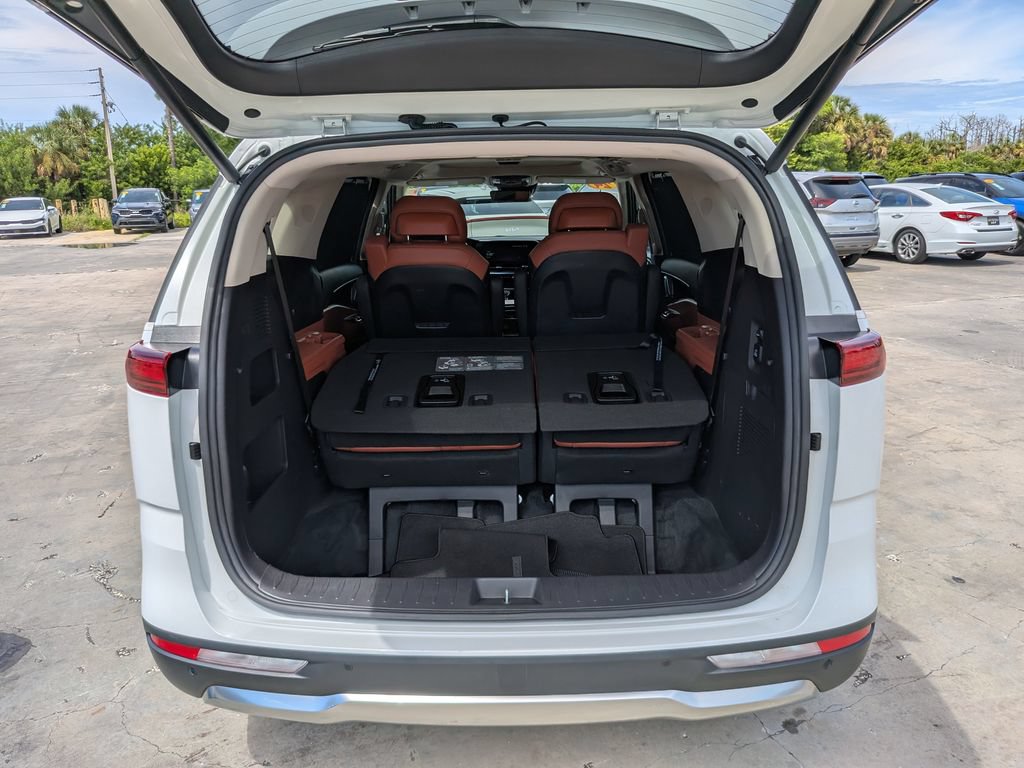 Certified 2024 Kia Carnival SX Prestige FWD image 12