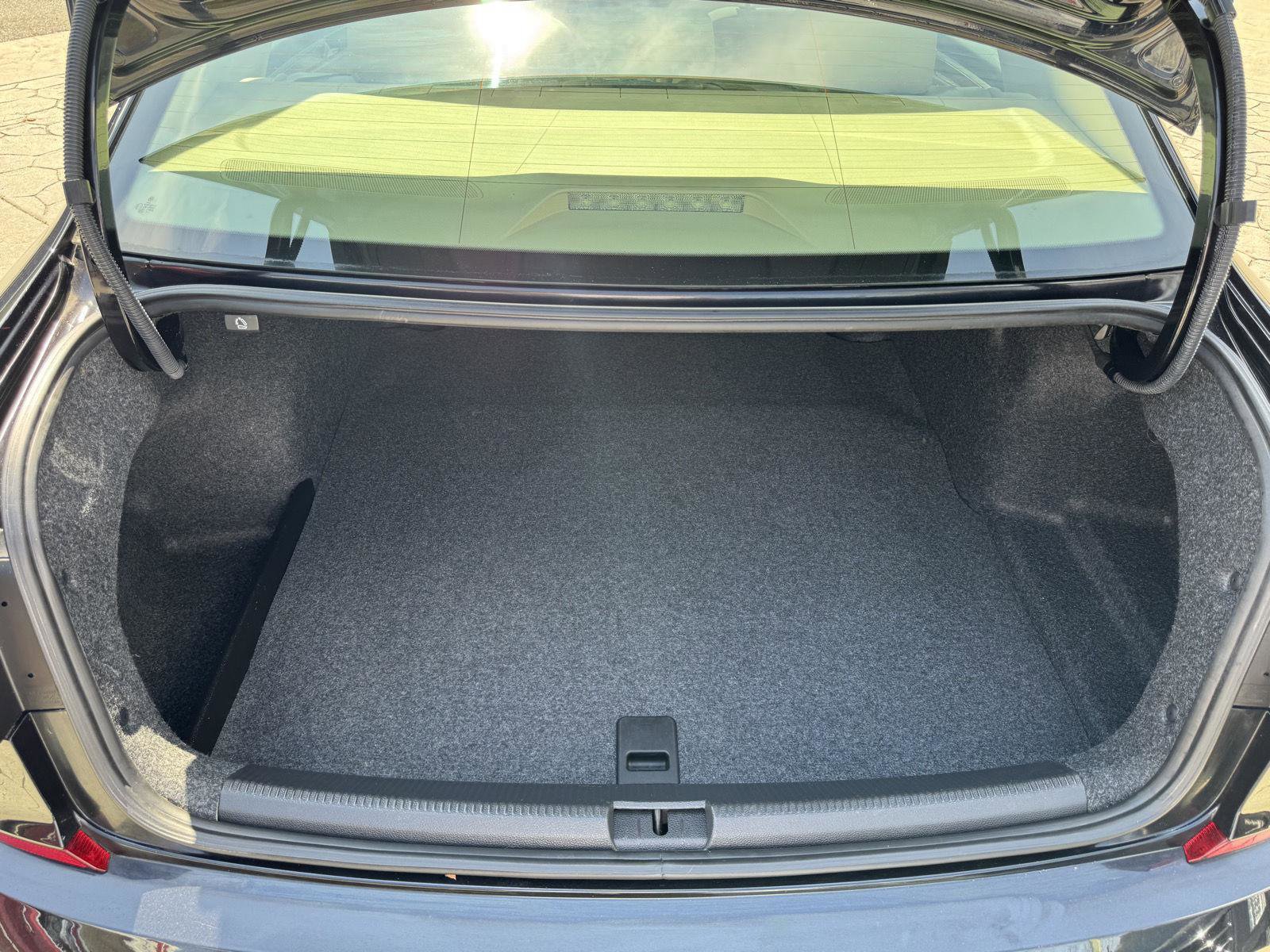 Used 2019 Volkswagen Jetta SE w/ Cold Weather Package image 13