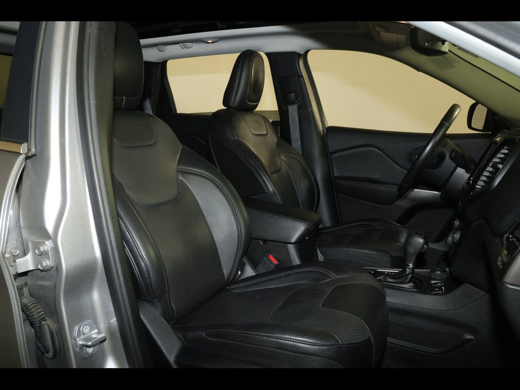 Used 2019 Jeep Cherokee Limited image 30