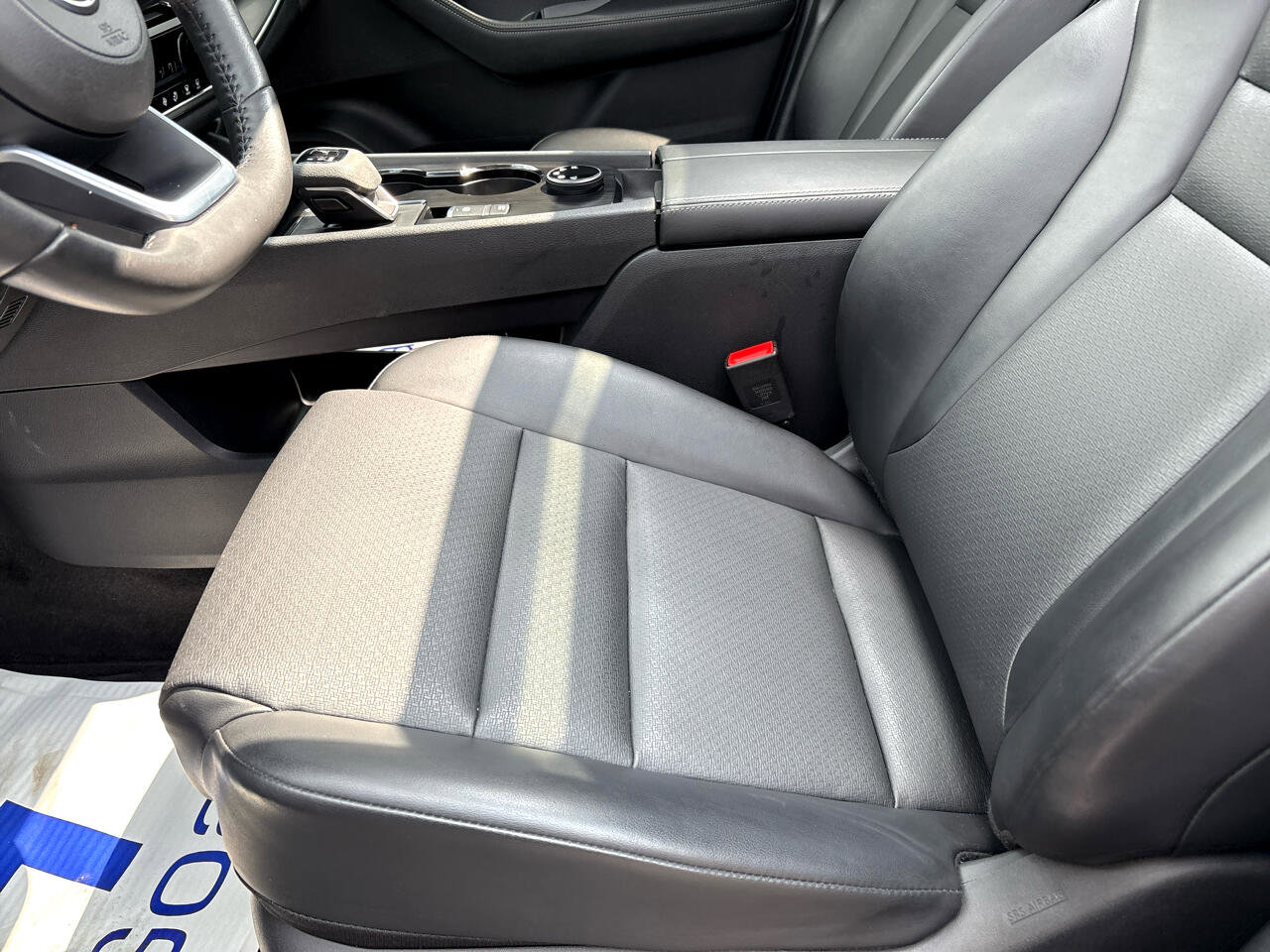 Used 2022 Nissan Rogue SV w/ SV Premium Package image 16