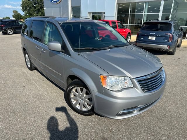 Used 2015 Chrysler Town & Country Touring FWD image 6