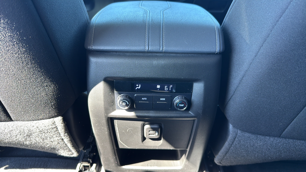 Used 2021 Chevrolet Traverse LT FWD image 35