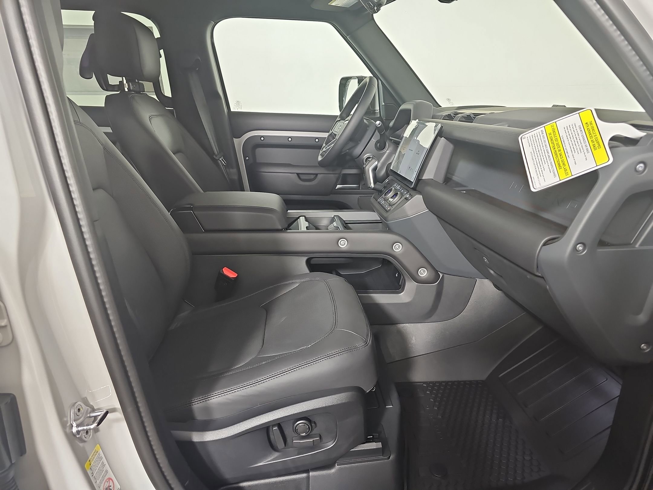 New 2026 Land Rover Defender 110 X-Dynamic SE image 19