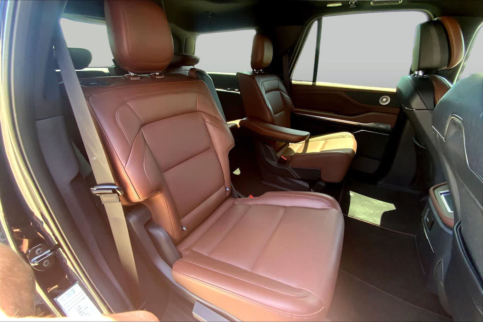 Used 2025 Lincoln Navigator Reserve AWD/4WD image 18