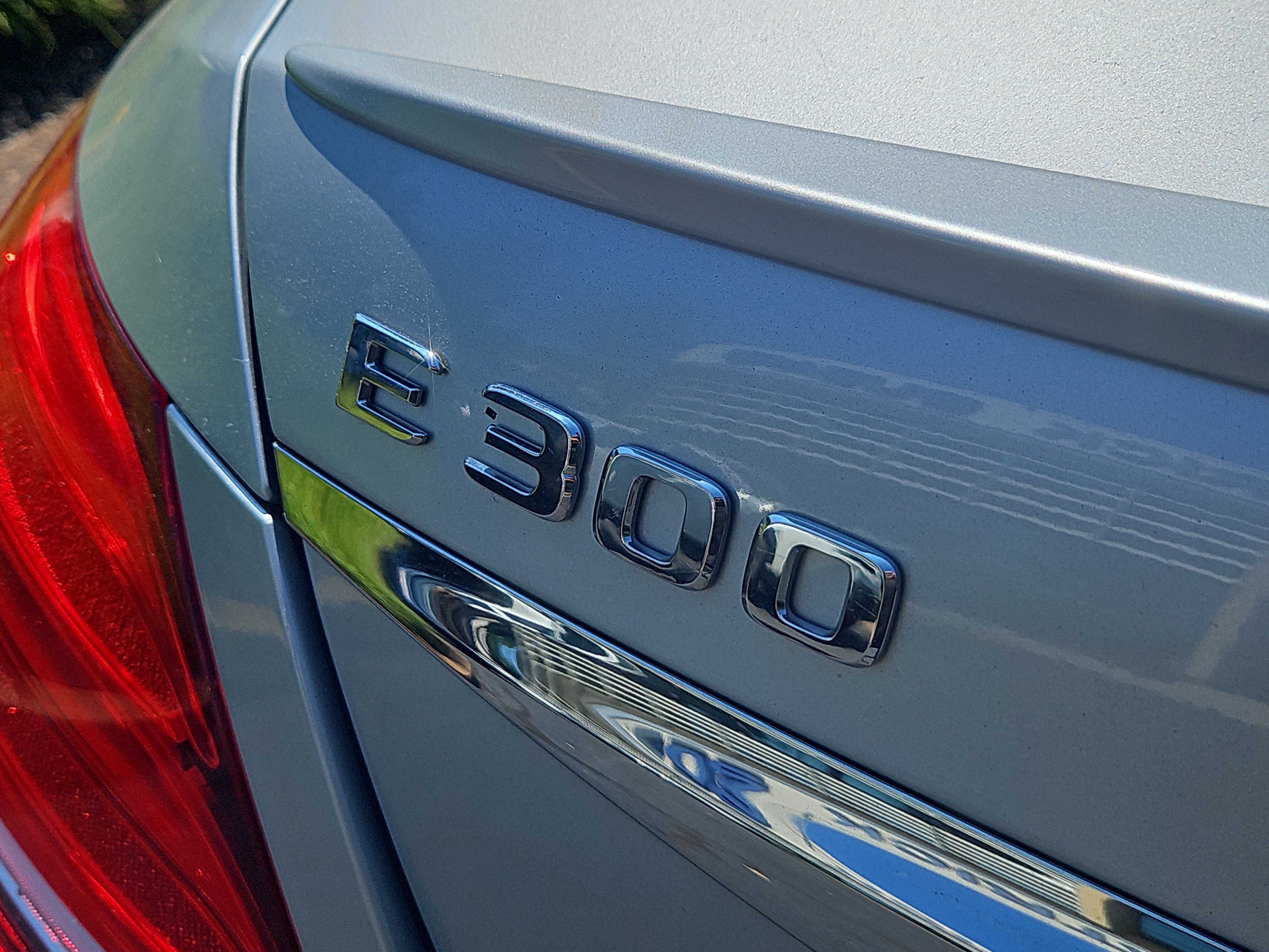 Used 2017 Mercedes-Benz E 300 4MATIC image 5