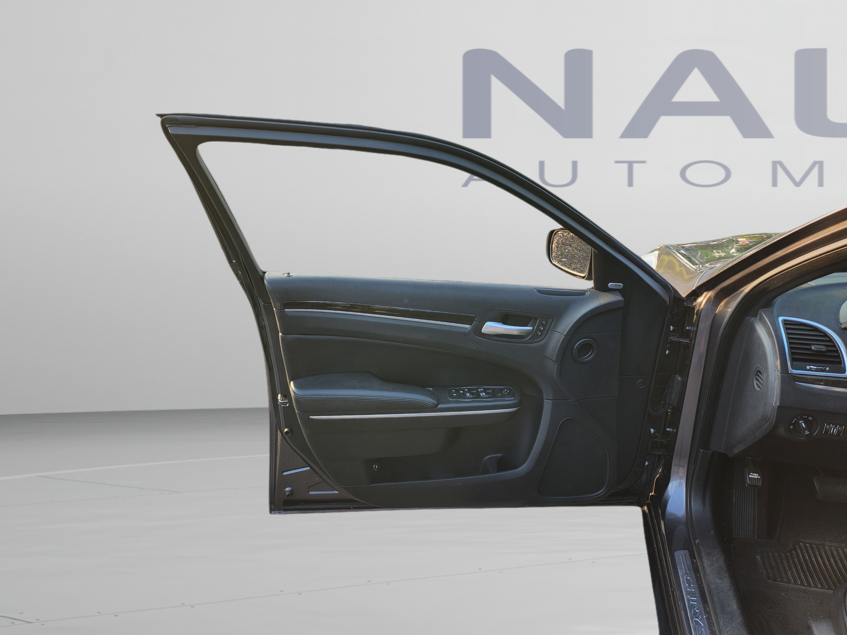 Used 2013 Chrysler 300 C RWD image 11