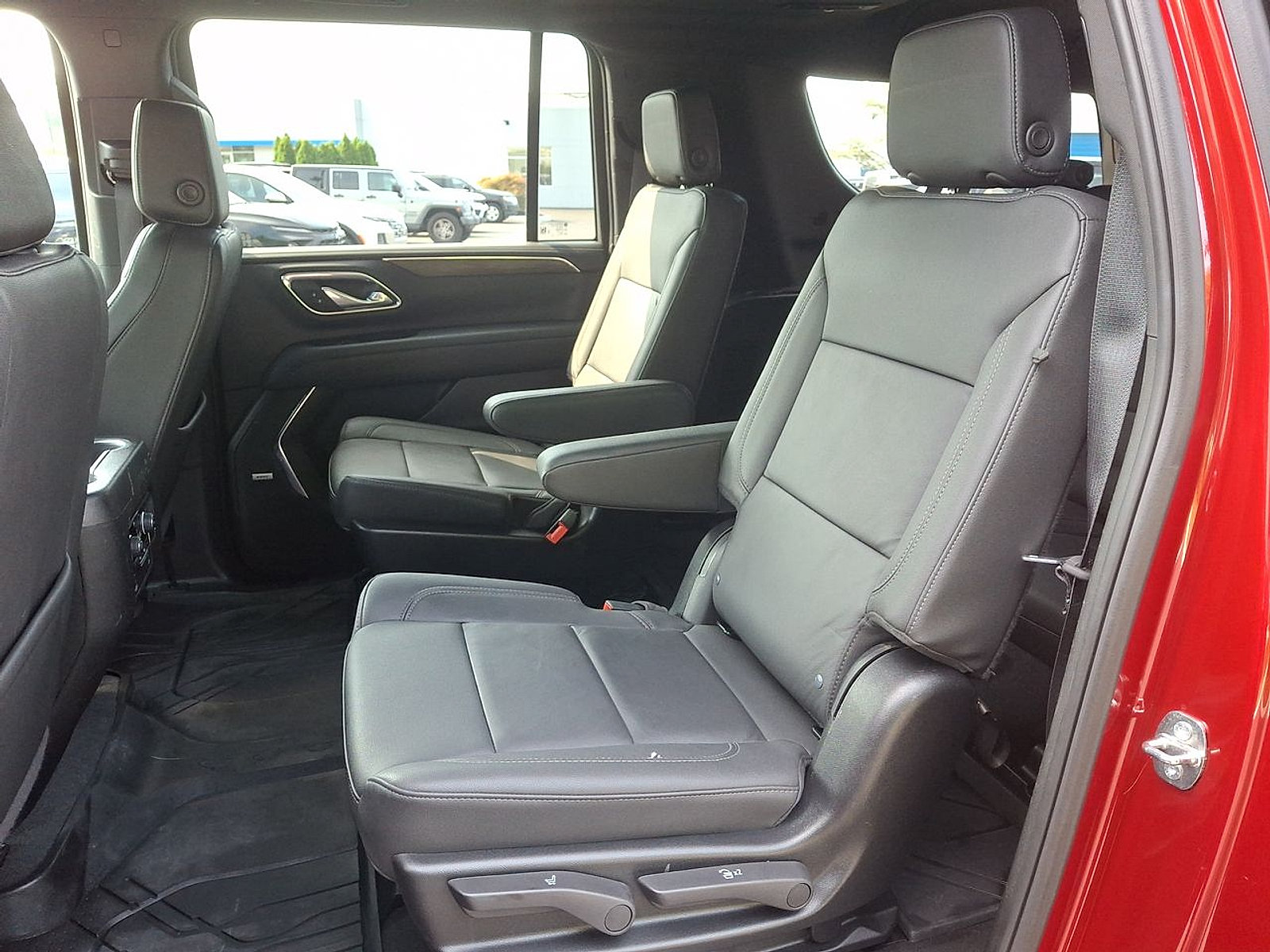 Certified 2024 Chevrolet Suburban Z71 w/ Luxury Package AWD/4WD image 20
