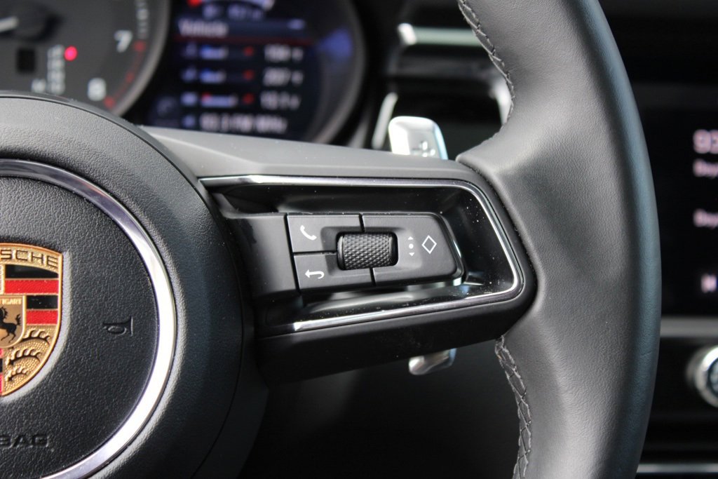 Used 2025 Porsche Macan image 24