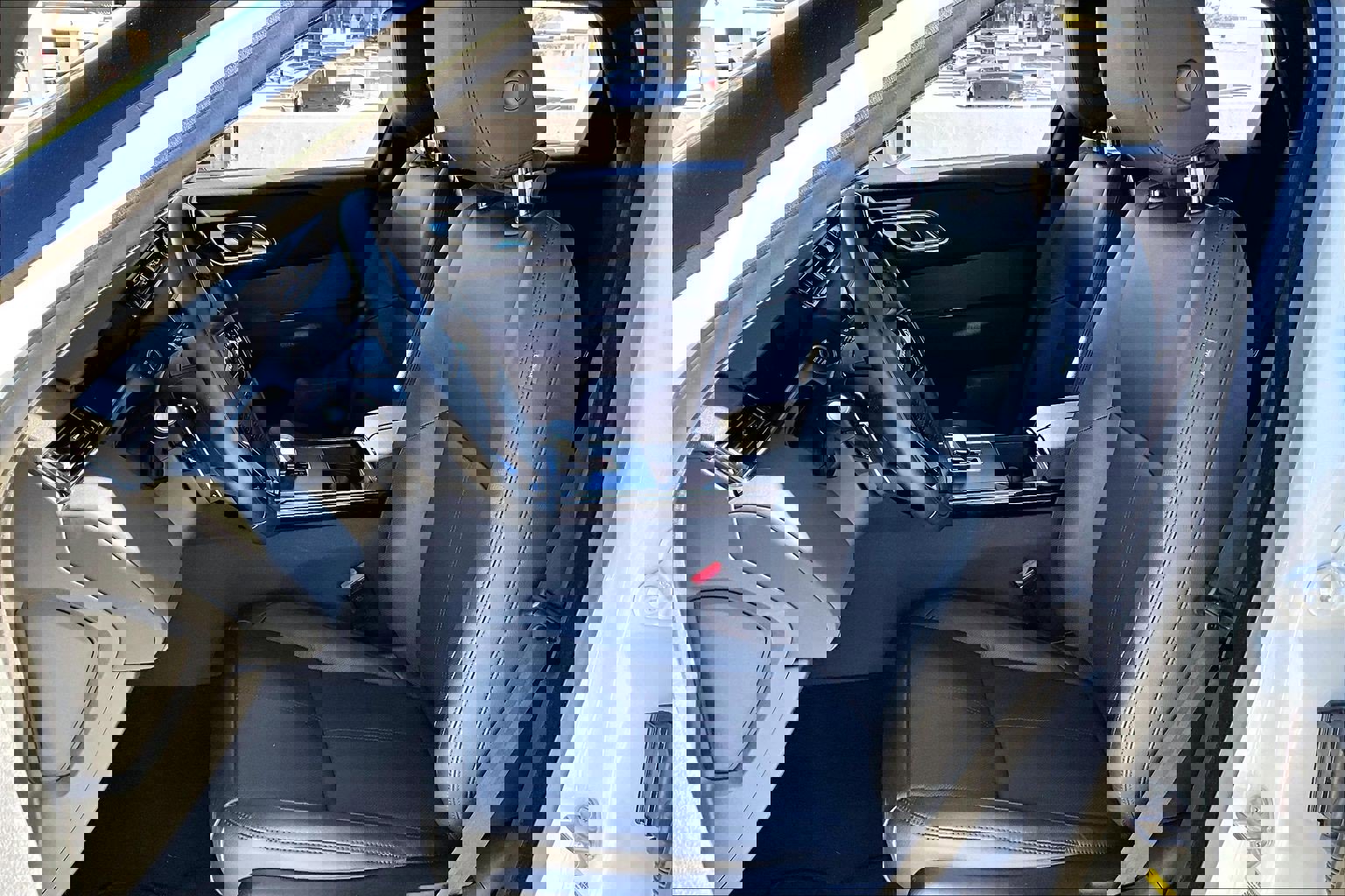 Used 2025 Land Rover Range Rover Velar Dynamic SE image 19