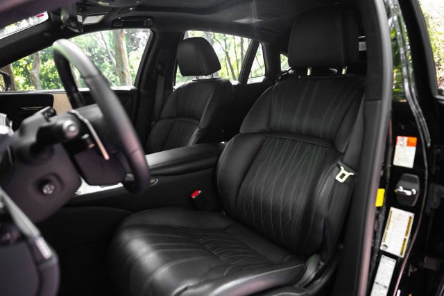 Used 2023 Lexus LS 500h AWD w/ Luxury Package image 21