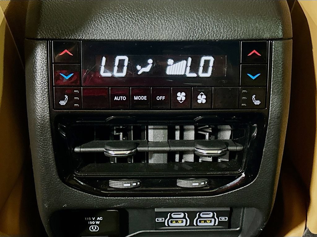 Used 2025 Jeep Grand Cherokee L Summit w/ Obsidian Package AWD/4WD image 24