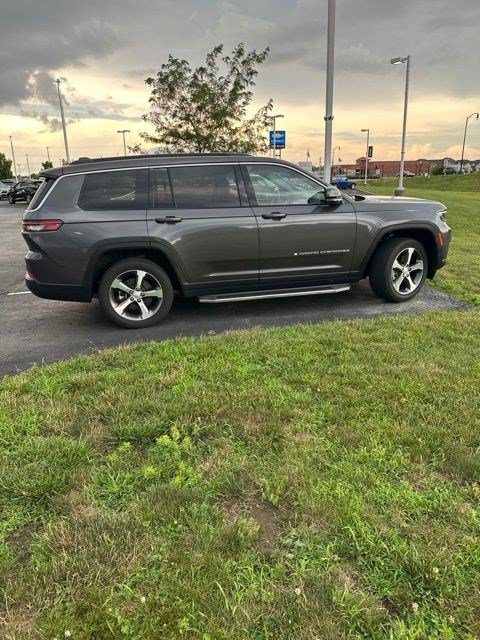 Used 2024 Jeep Grand Cherokee L Limited AWD/4WD image 6