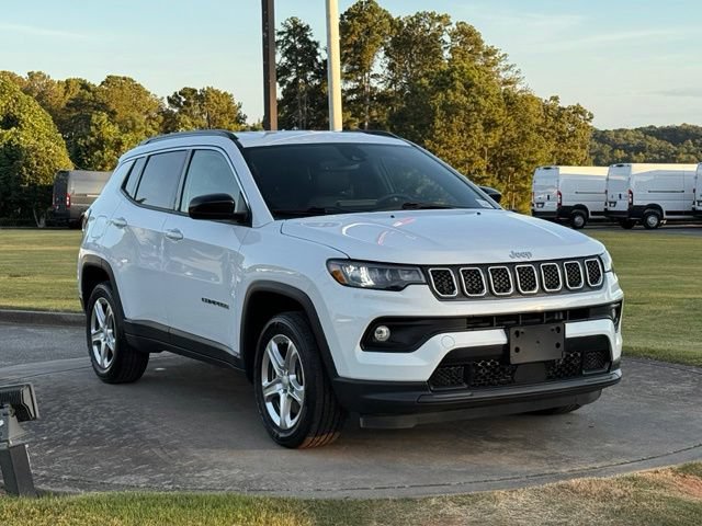 Used 2023 Jeep Compass Latitude w/ Convenience Group AWD/4WD image 9