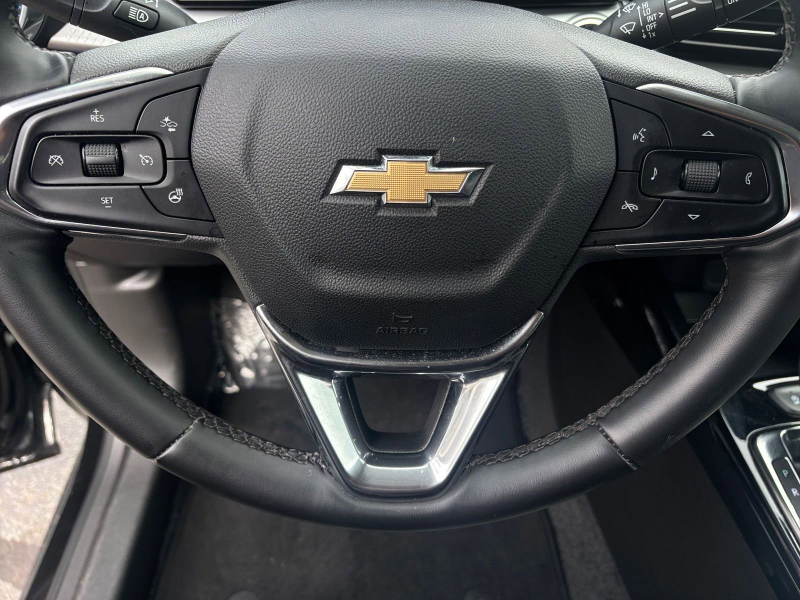 Used 2025 Chevrolet Trax LT w/ LT Convenience Package FWD image 28