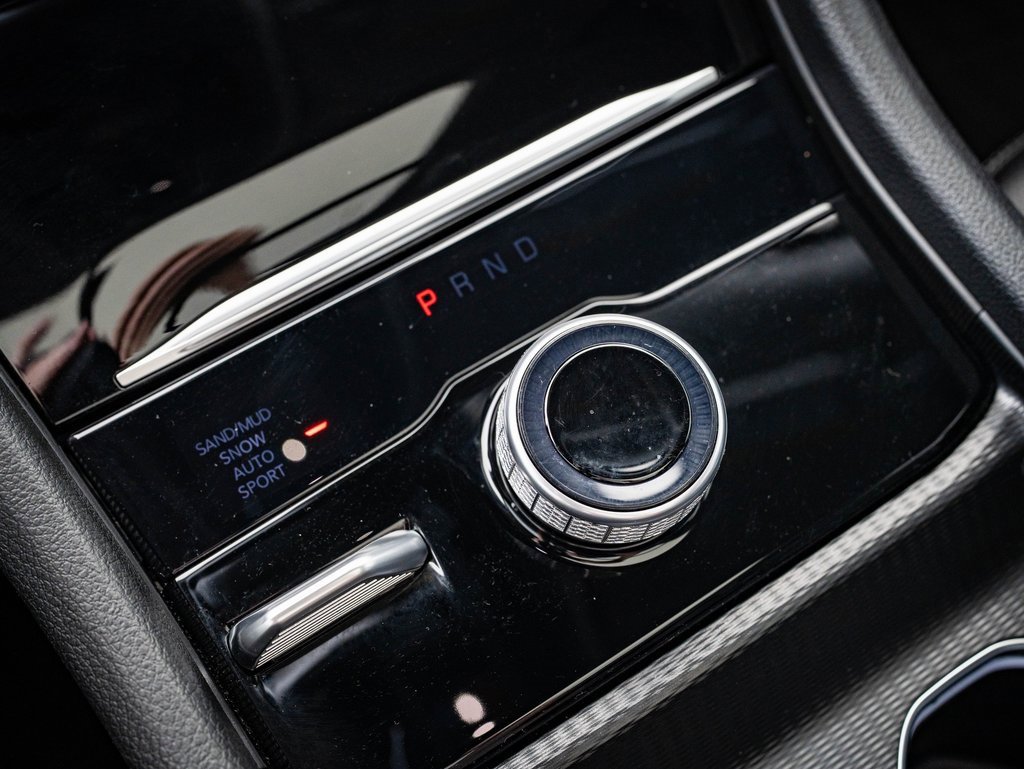 Used 2024 Jeep Grand Cherokee Limited w/ Luxury Tech Group II image 23