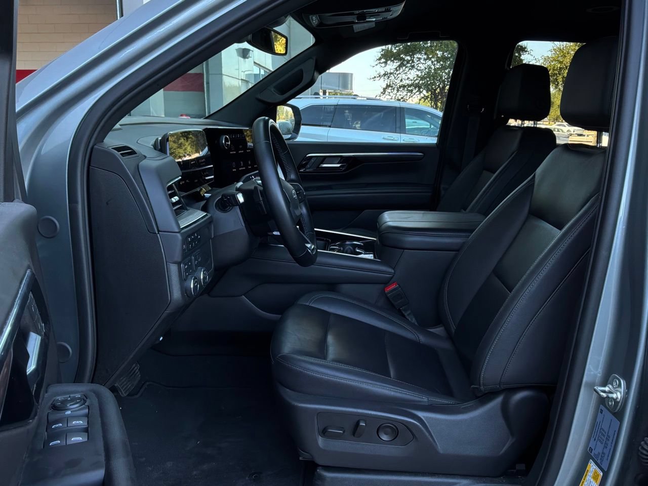 Used 2025 Chevrolet Tahoe Z71 AWD/4WD image 11