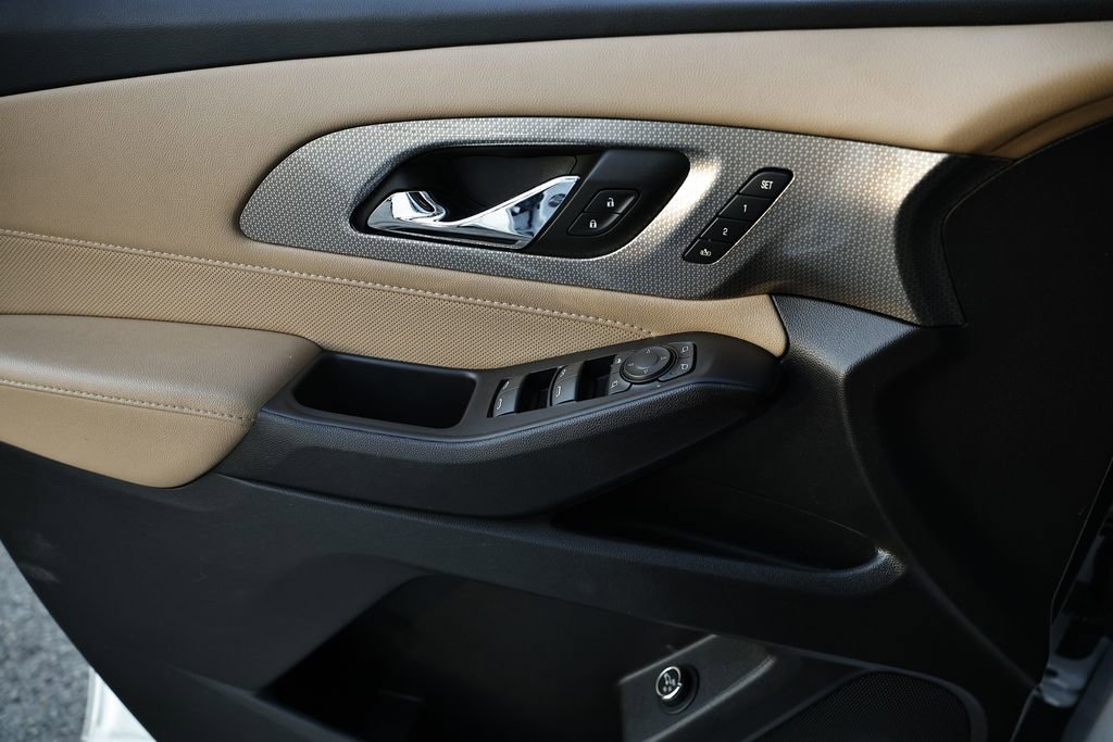 Used 2022 Chevrolet Traverse Premier image 9