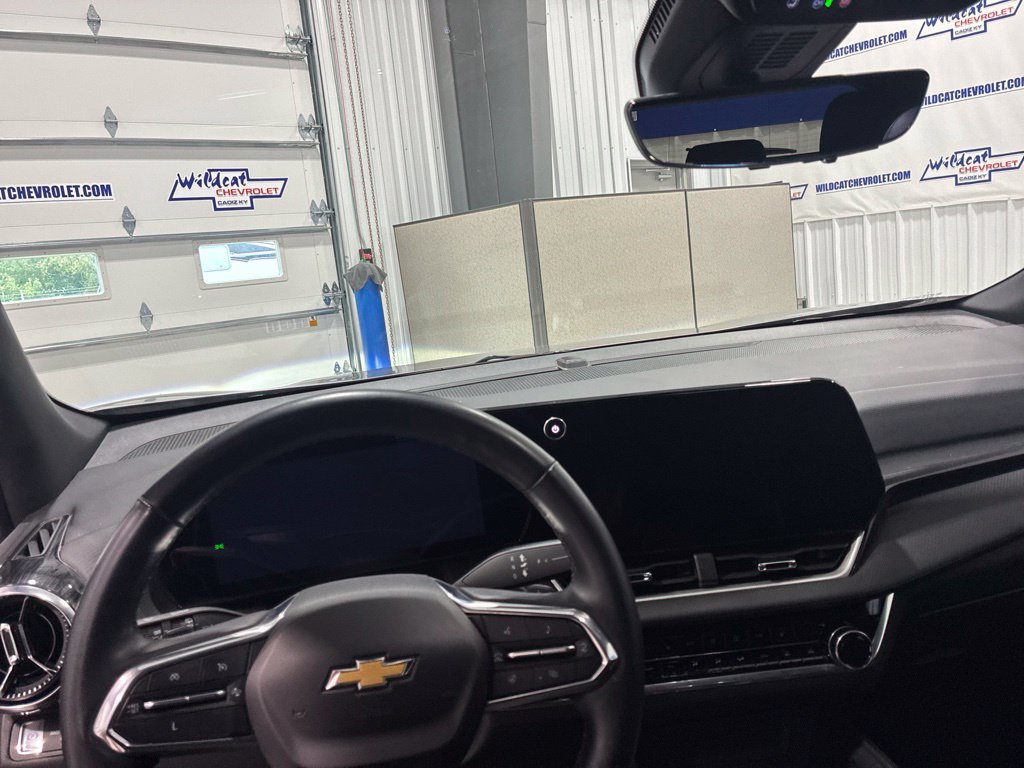 Used 2025 Chevrolet Equinox LT w/ Convenience Package II AWD/4WD image 2