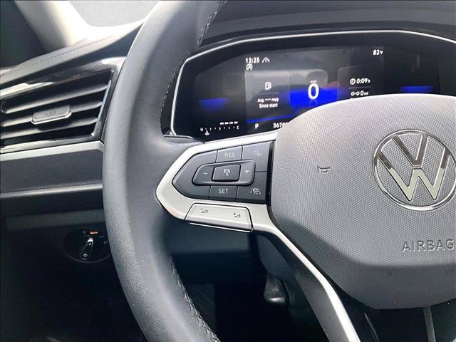 Used 2024 Volkswagen Jetta SE w/ Panoramic Sunroof Package FWD image 18