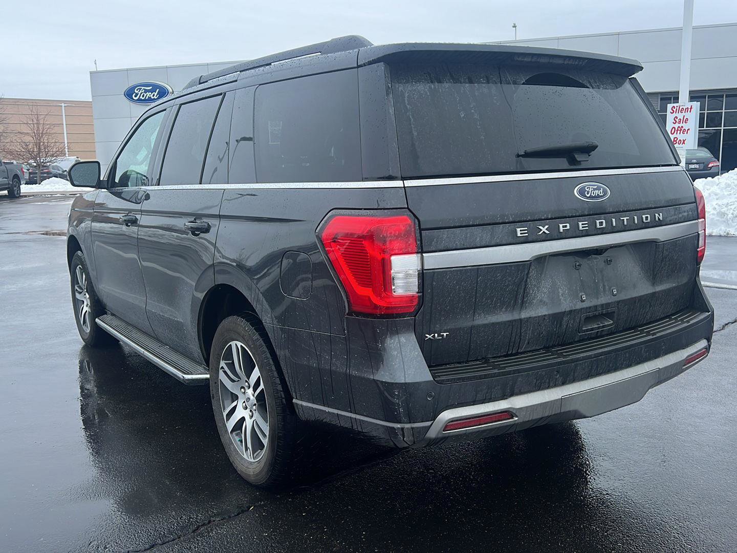 Used 2023 Ford Expedition XLT image 8