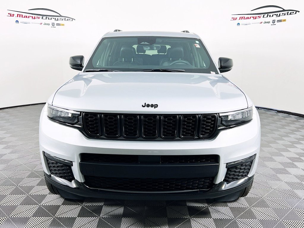 Used 2025 Jeep Grand Cherokee L Limited w/ Black Appearance Package AWD/4WD image 3