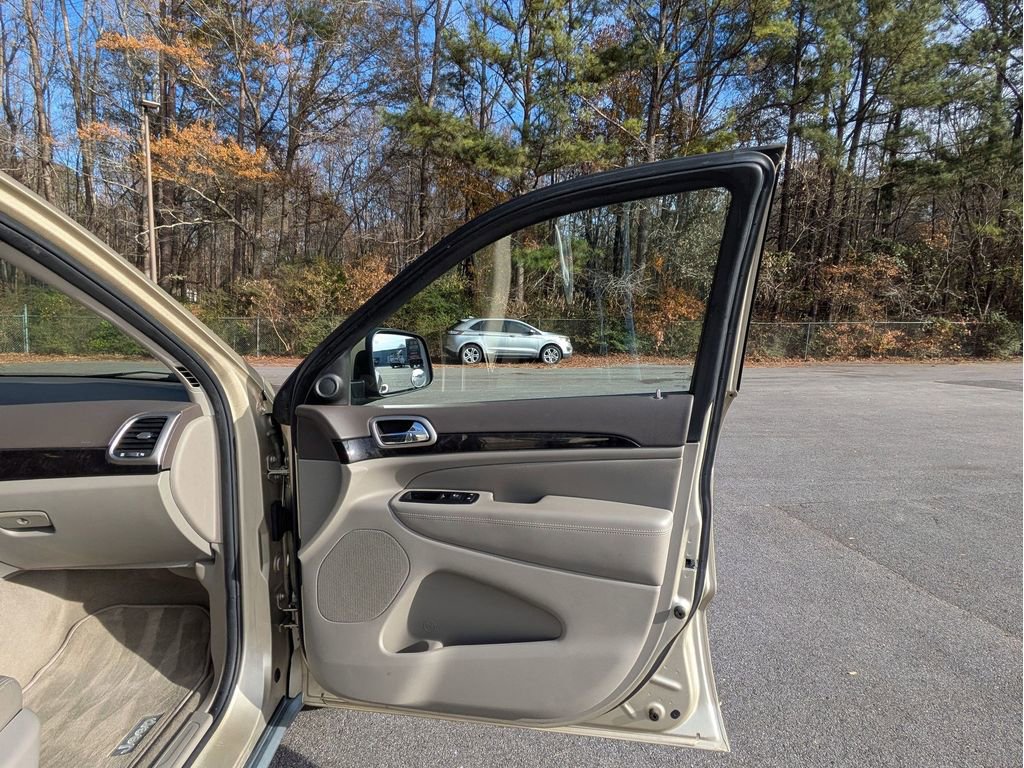 Used 2012 Jeep Grand Cherokee Laredo w/ Laredo E Group image 29