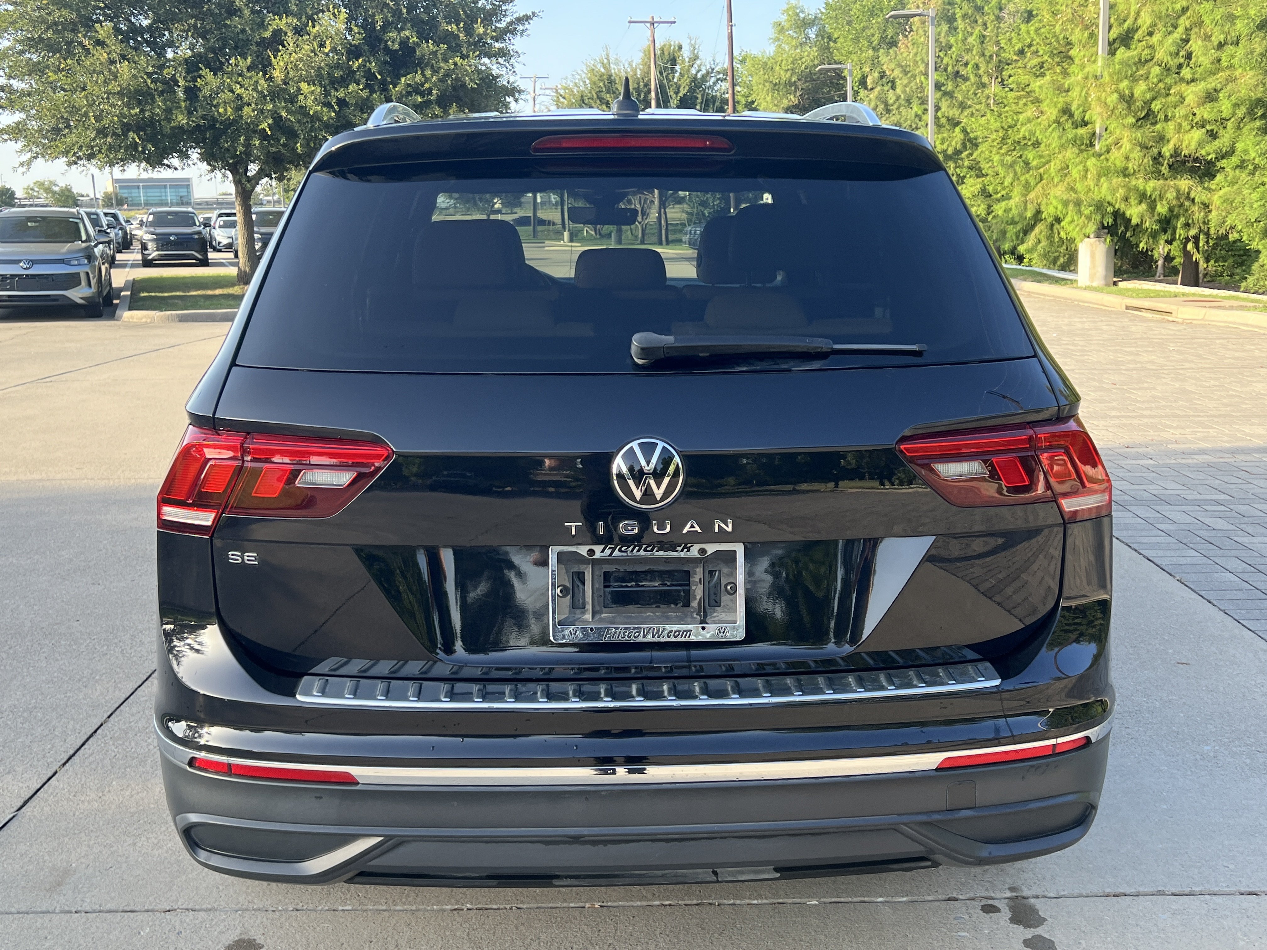 Certified 2023 Volkswagen Tiguan SE w/ Panoramic Sunroof Package FWD image 8