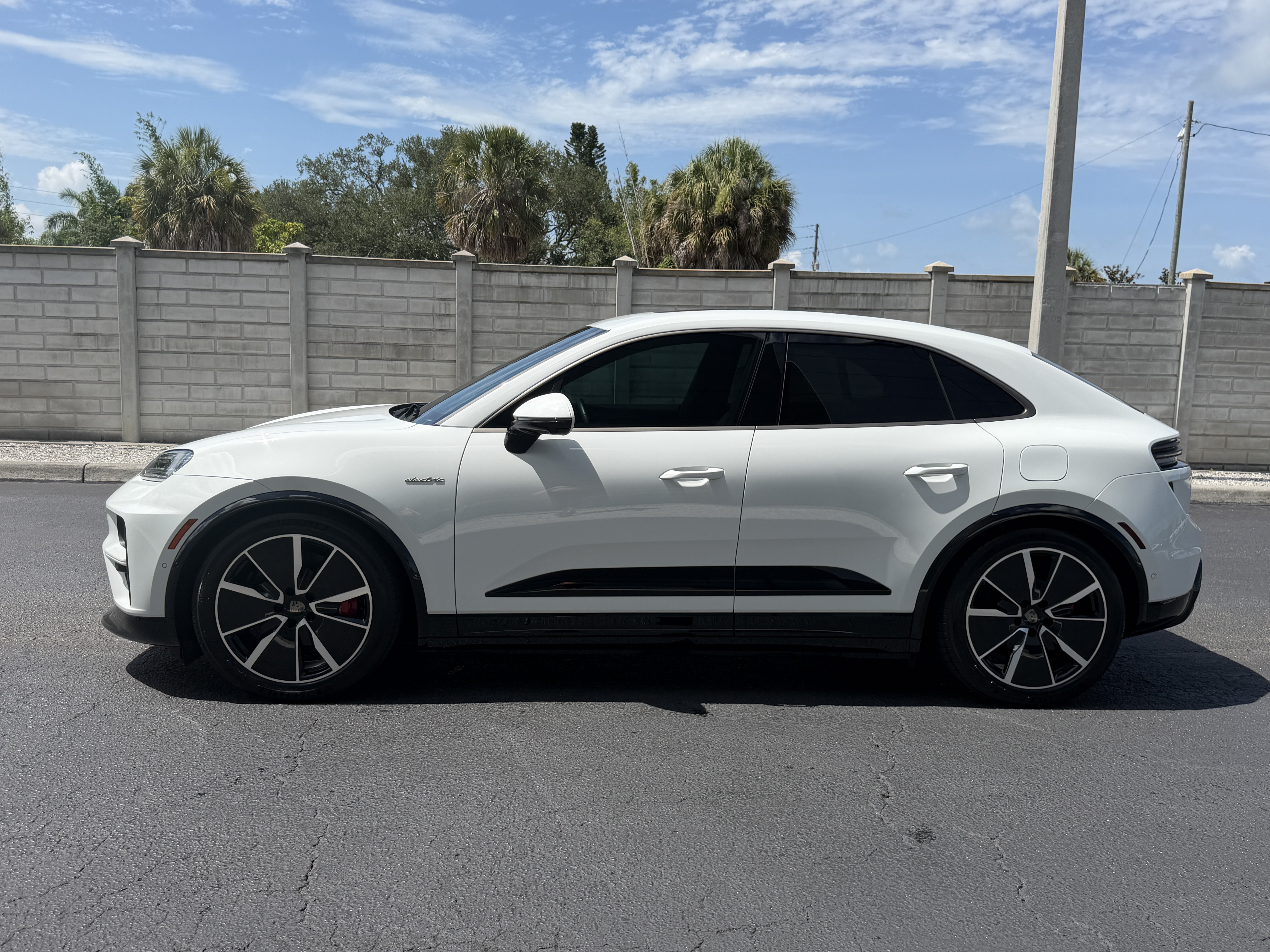Used 2024 Porsche Macan Turbo Electric AWD/4WD image 2