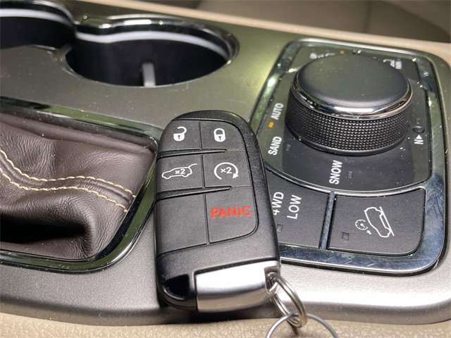 Used 2018 Jeep Grand Cherokee Overland image 48