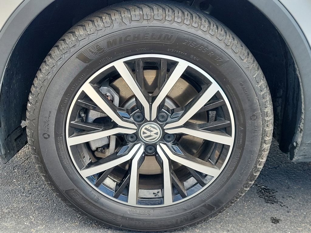 Used 2021 Volkswagen Tiguan SE AWD/4WD image 17