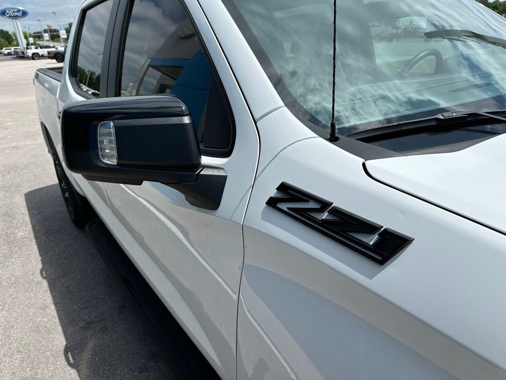 Used 2025 Chevrolet Silverado 1500 LT Trail Boss w/ Convenience Package II AWD/4WD image 5