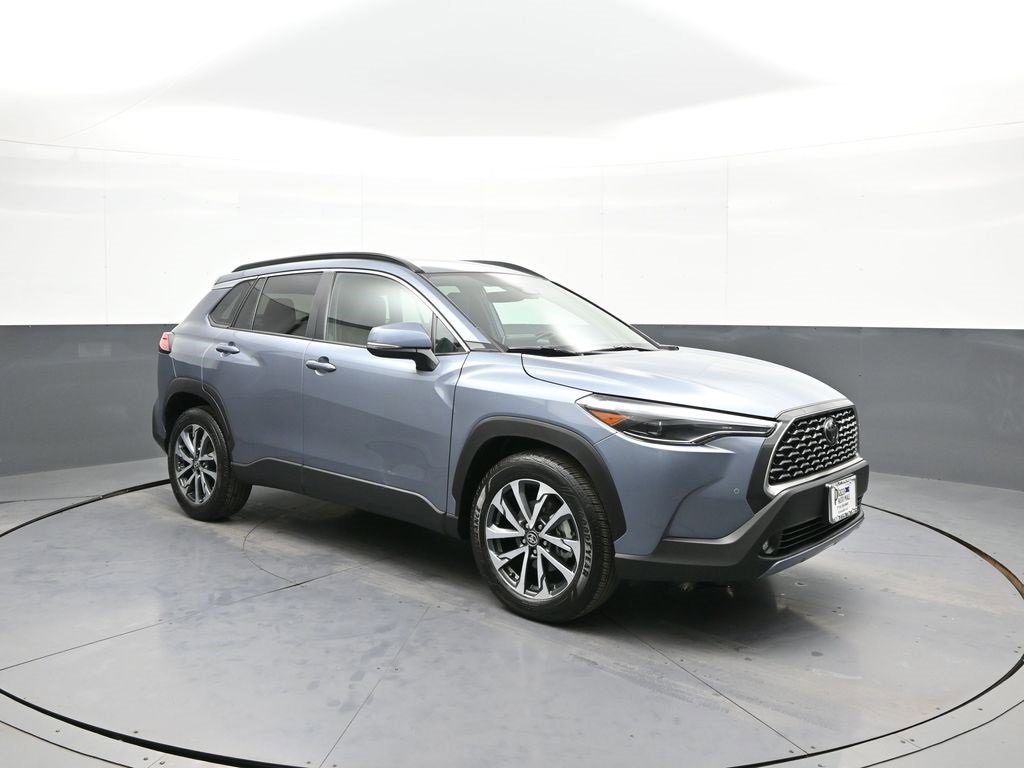 Certified 2023 Toyota Corolla Cross XLE image 4