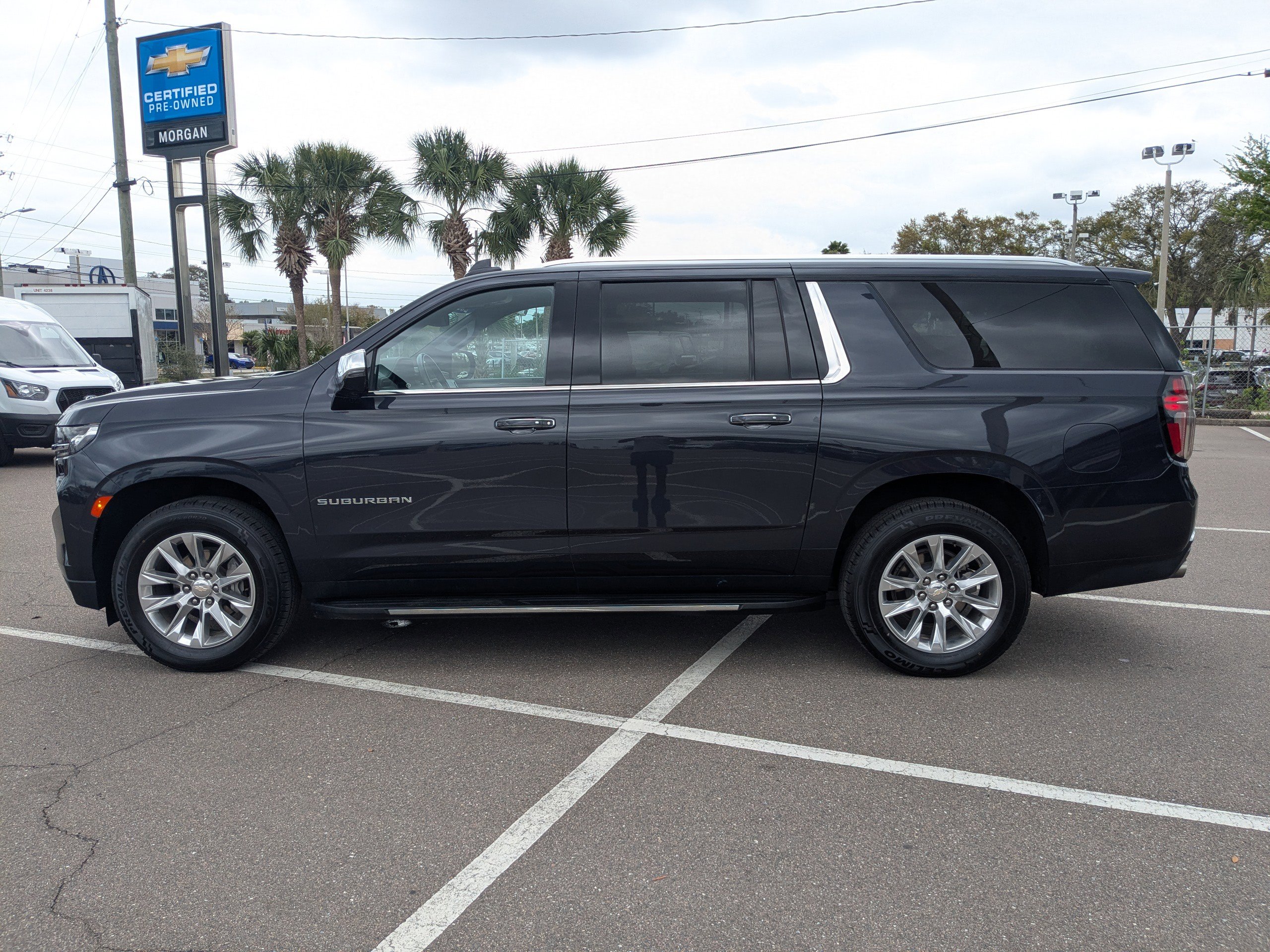 Used 2023 Chevrolet Suburban Premier image 7