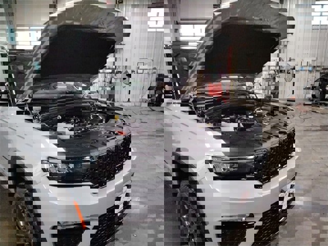 New 2025 Jeep Grand Cherokee Limited w/ Trailer Tow Package image 11