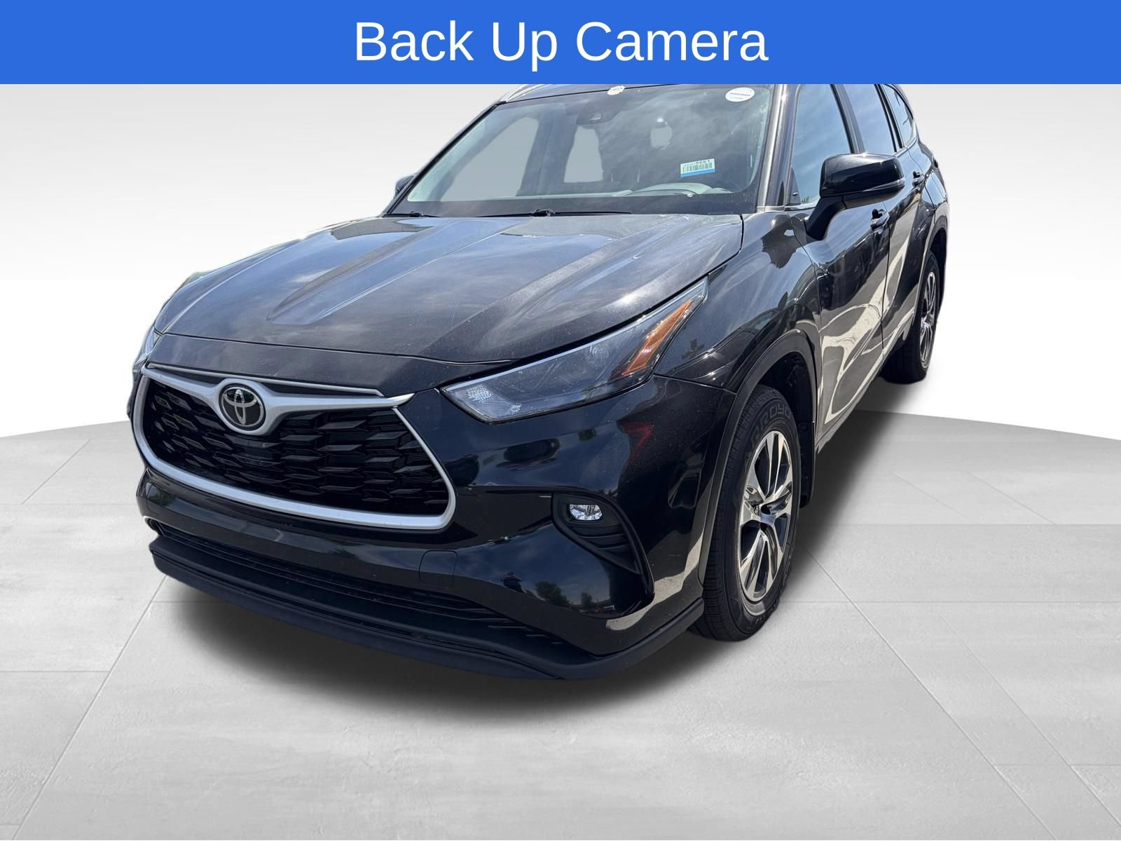 Used 2024 Toyota Highlander XLE AWD/4WD image 2