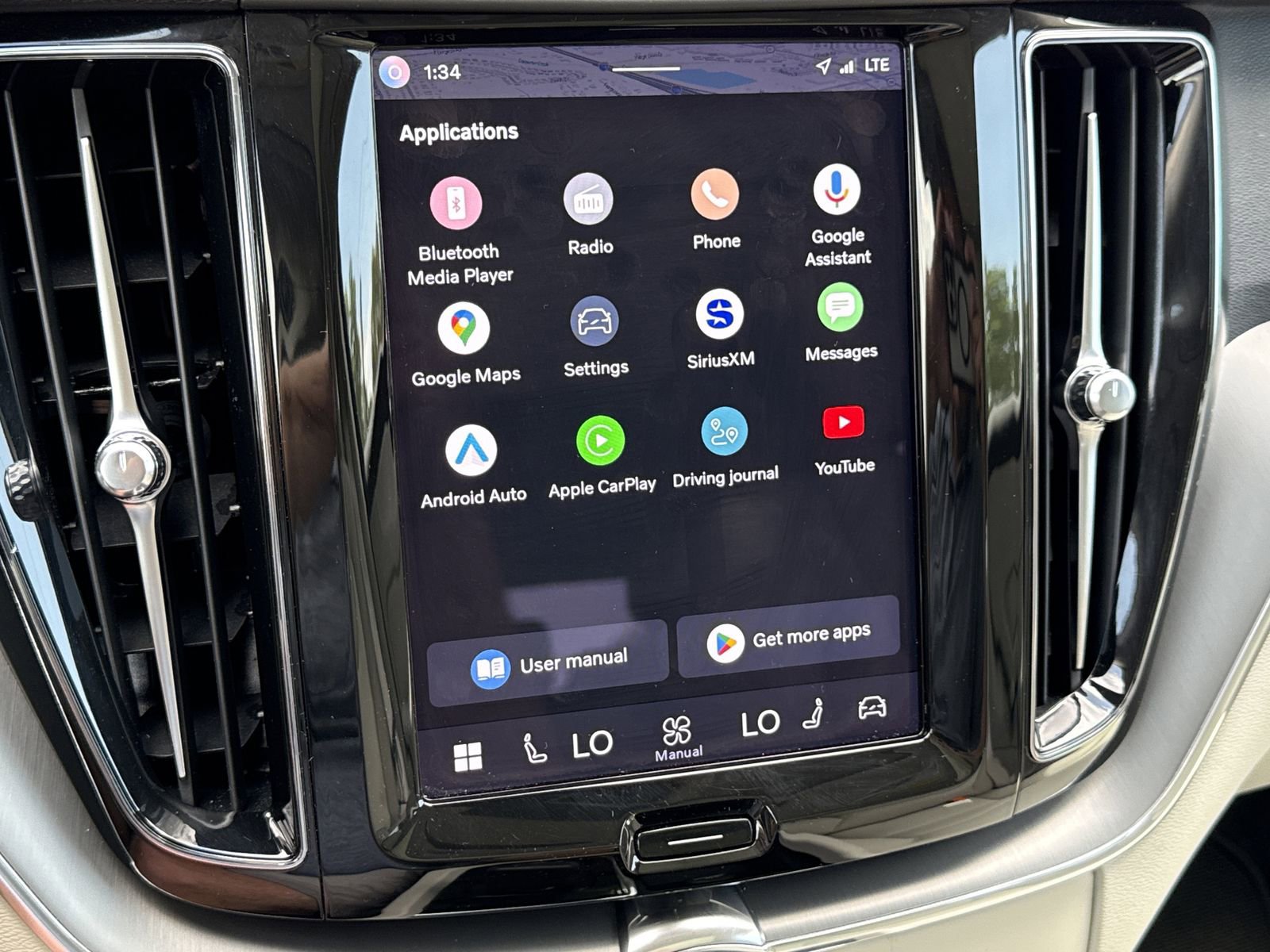 Used 2024 Volvo XC60 B5 Core image 25