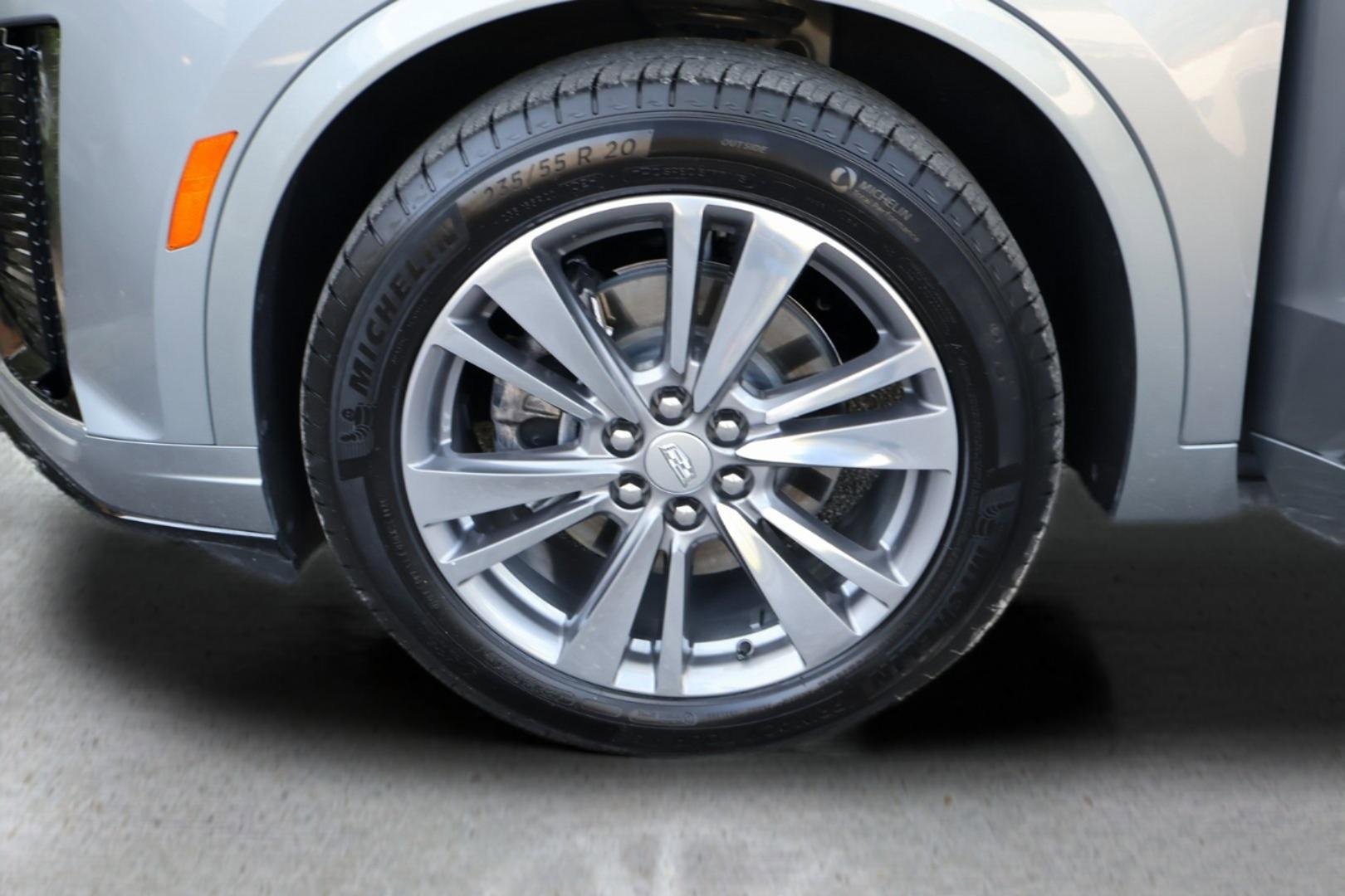 Certified 2025 Cadillac XT6 Premium Luxury image 9