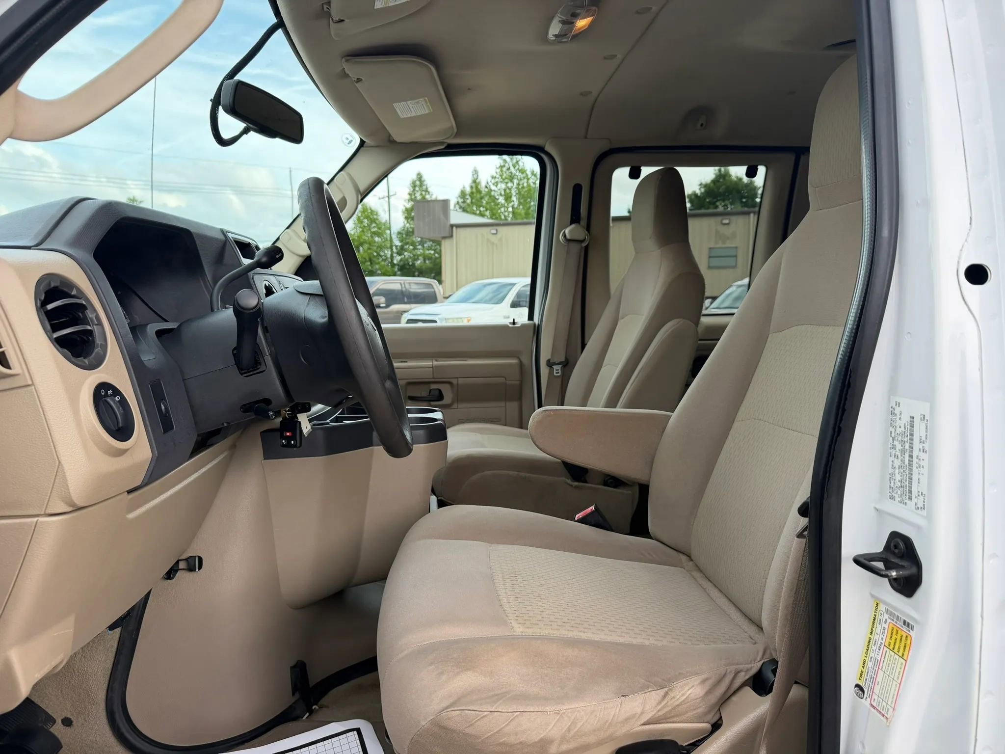Used 2012 Ford E-350 and Econoline 350 XLT RWD image 9