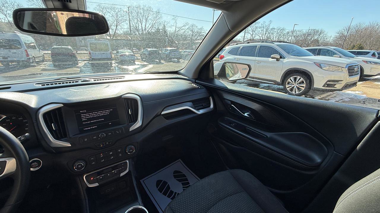 Used 2022 GMC Terrain SLE FWD image 17