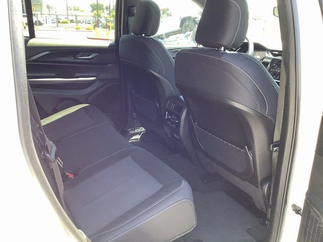 Used 2024 Jeep Grand Cherokee Laredo X w/ Trailer Tow Package image 32