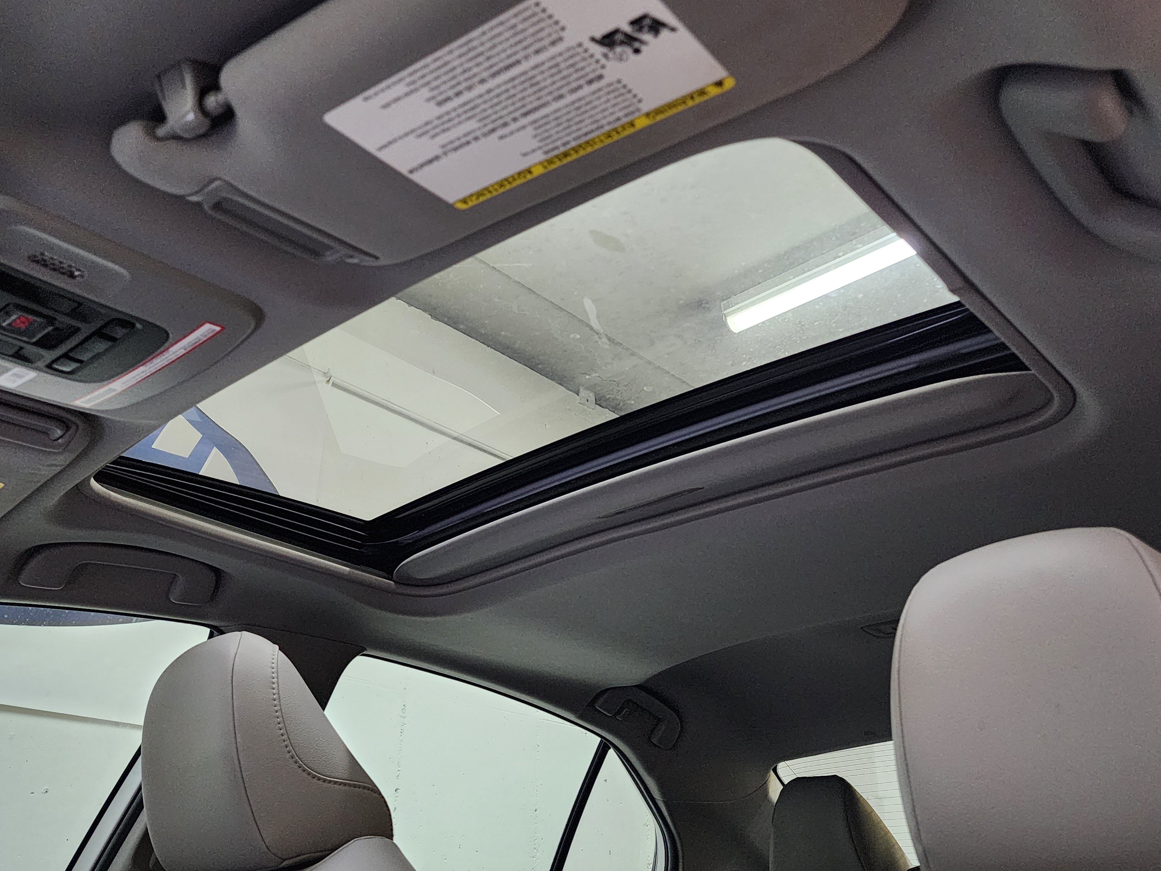 Used 2019 Toyota Camry SE FWD image 21