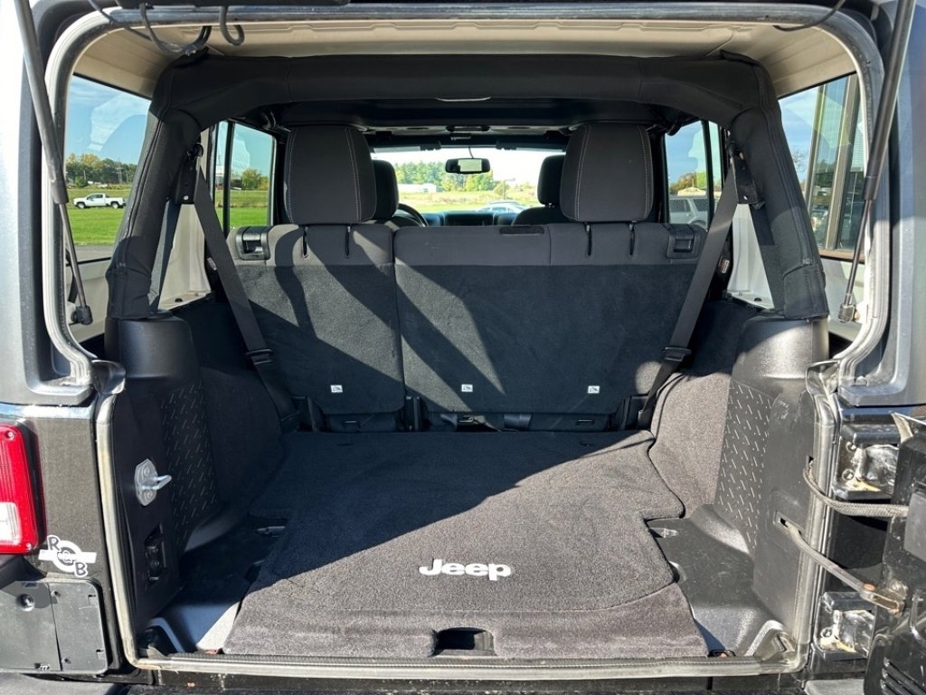 Used 2016 Jeep Wrangler Unlimited Sahara w/ Dual Top Group AWD/4WD image 14