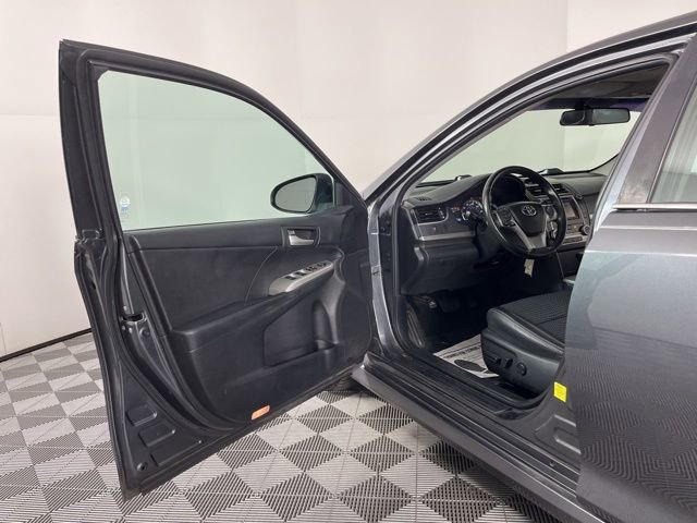 Used 2012 Toyota Camry SE image 16