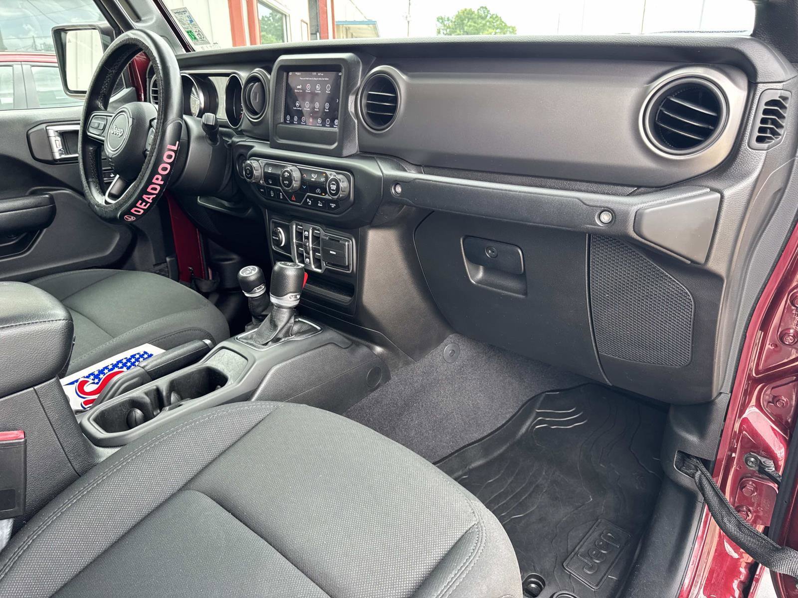 Used 2021 Jeep Gladiator Sport AWD/4WD image 12