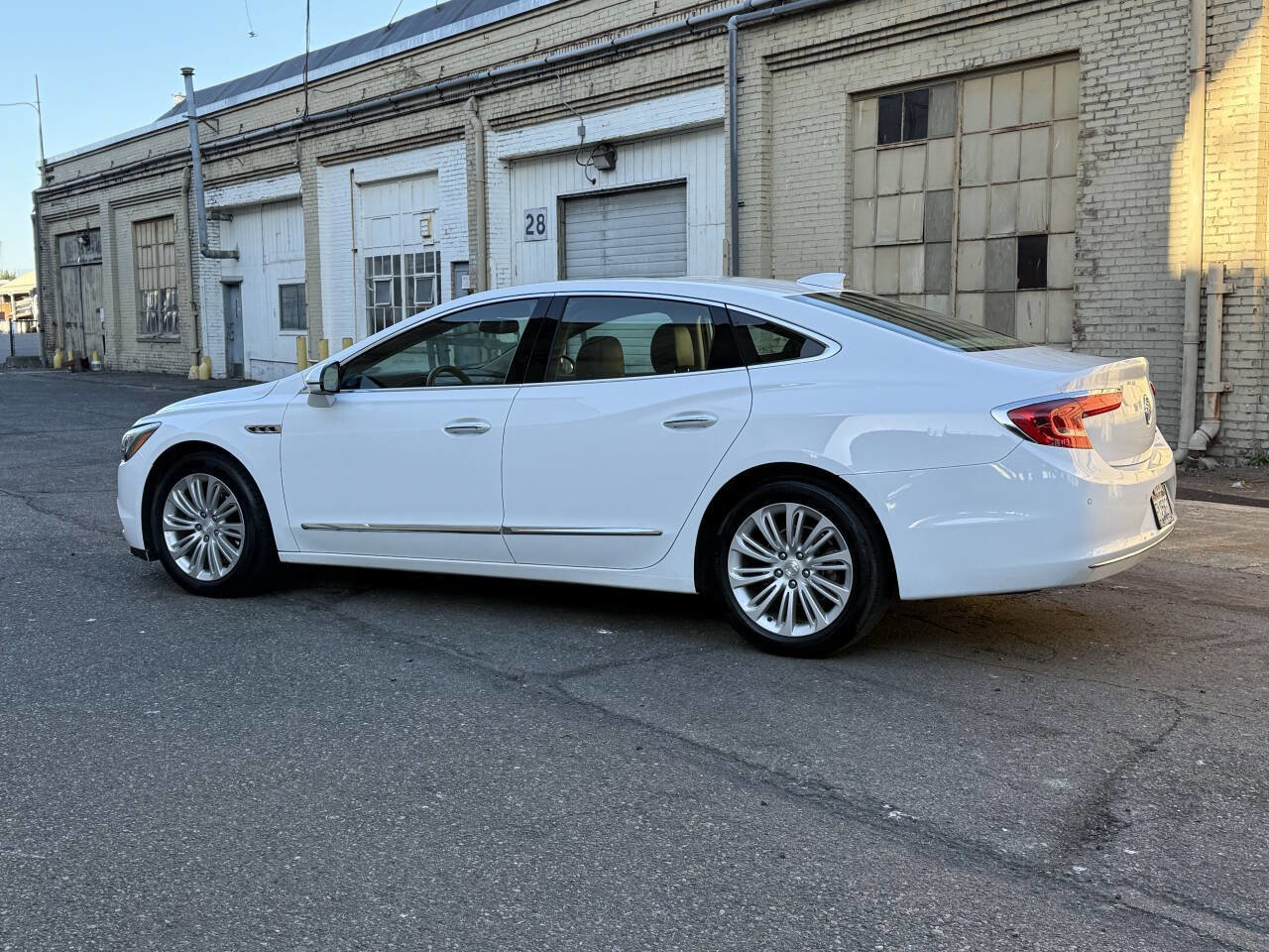 Used 2019 Buick LaCrosse Essence image 6